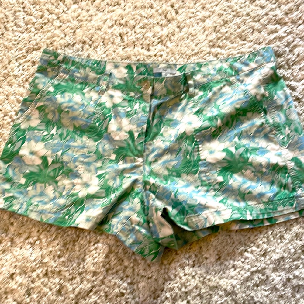 Woman’s gap shorts size 16